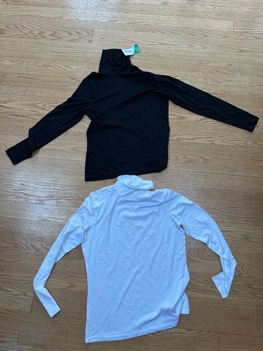 Bundle of two Landsend women’s medium turtlenecks new with tags